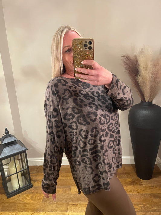 Lauren - Leopard Top - Chocolate