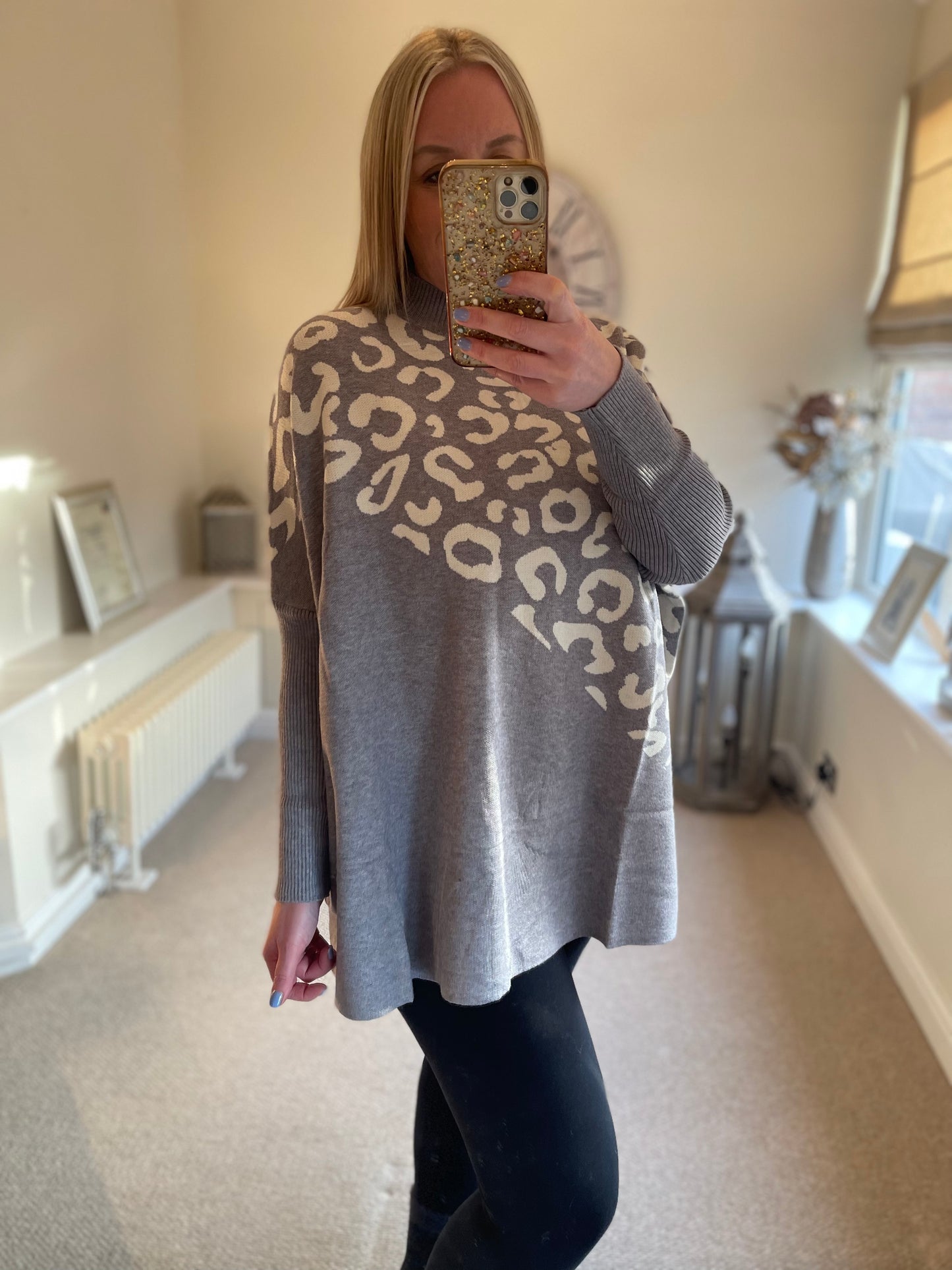 Shannon - Animal Jumper - Grey